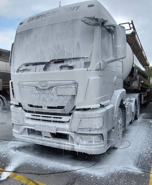 Truck & Trailer Washing